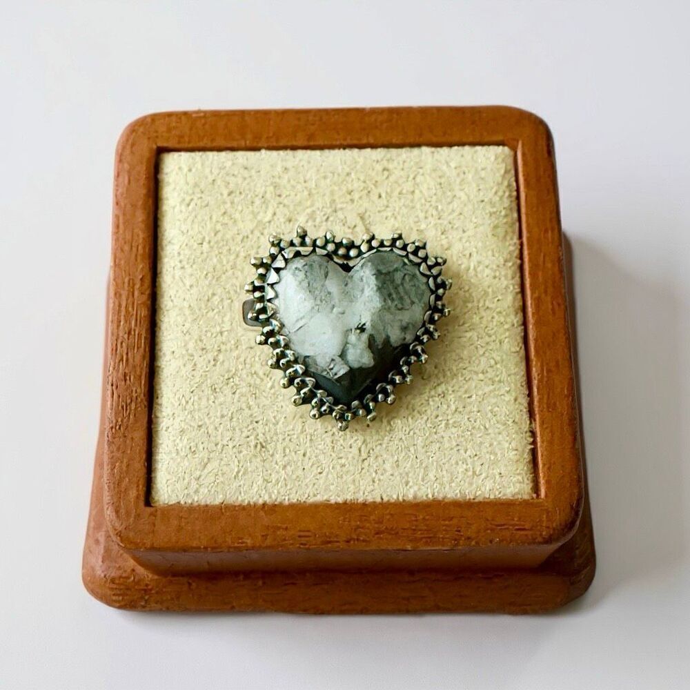 White Buffalo Turquoise Heart Gemstone Statement Ring Southwestern Stone Band 6